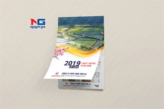 Mẫu in lịch theo yêu cầu lò xo 7 tờ