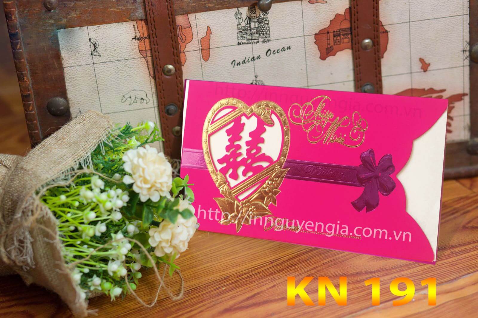 mẫu in thiệp cưới giá rẻ màu hồng