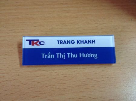 Hình ảnh cho bài viết Làm biển tên nhân viên
