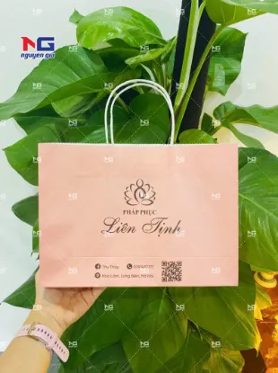 Hình ảnh của Mẫu túi giấy Liên Tịnh shop thời trang