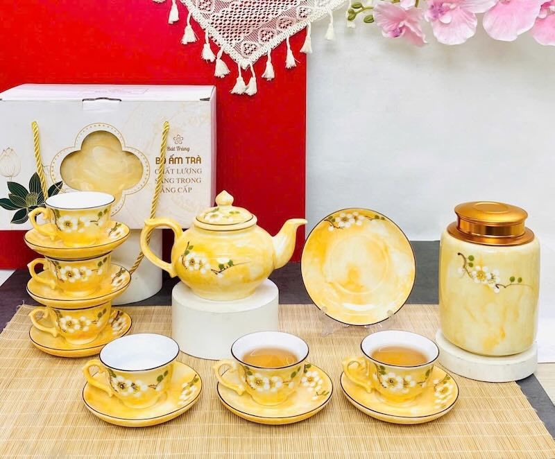 Sản phẩm in hình ảnh, logo thương hiệu lên tách trà, ấm trà gốm sứ