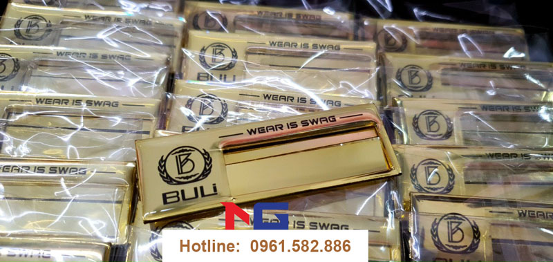 Thẻ nhân viên đeo tên cài áo