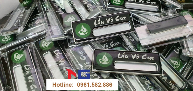 Thẻ đeo tên cài áo