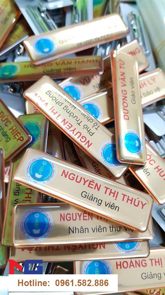 Thẻ đeo tên nhân viên 