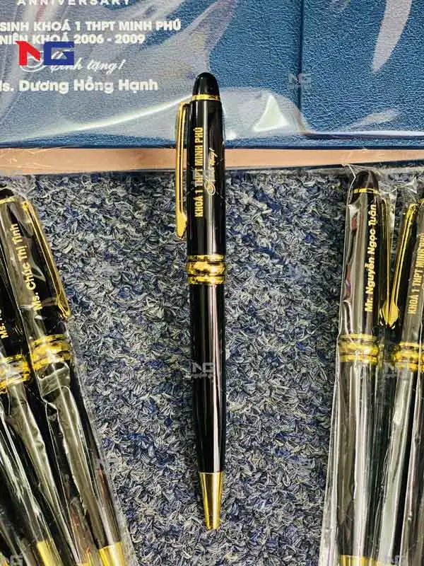 mẫu bút bi theo yêu cầu