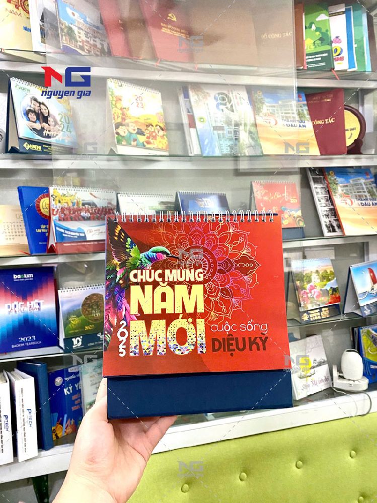 Mẫu lịch để bàn chữ A mới được cập nhật