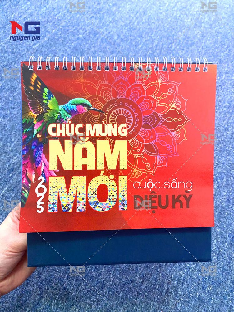 mẫu lịch để bàn 2025