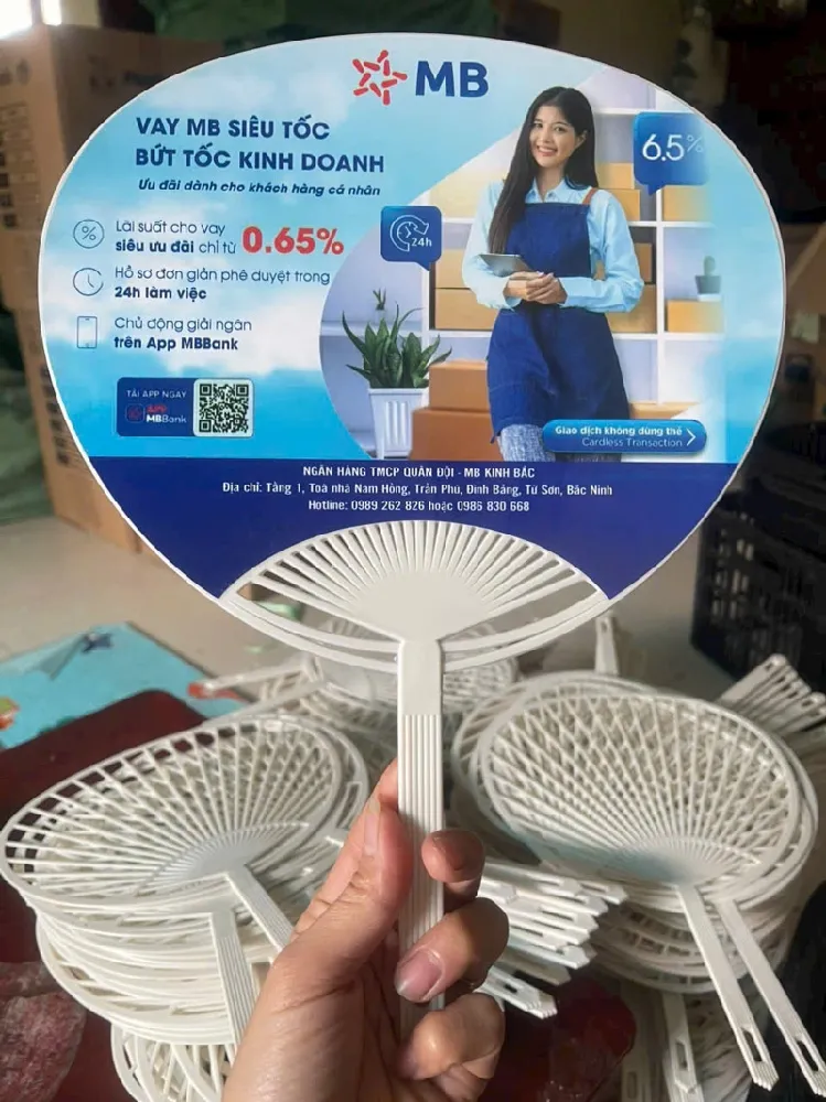 mẫu quạt nhựa MBbank