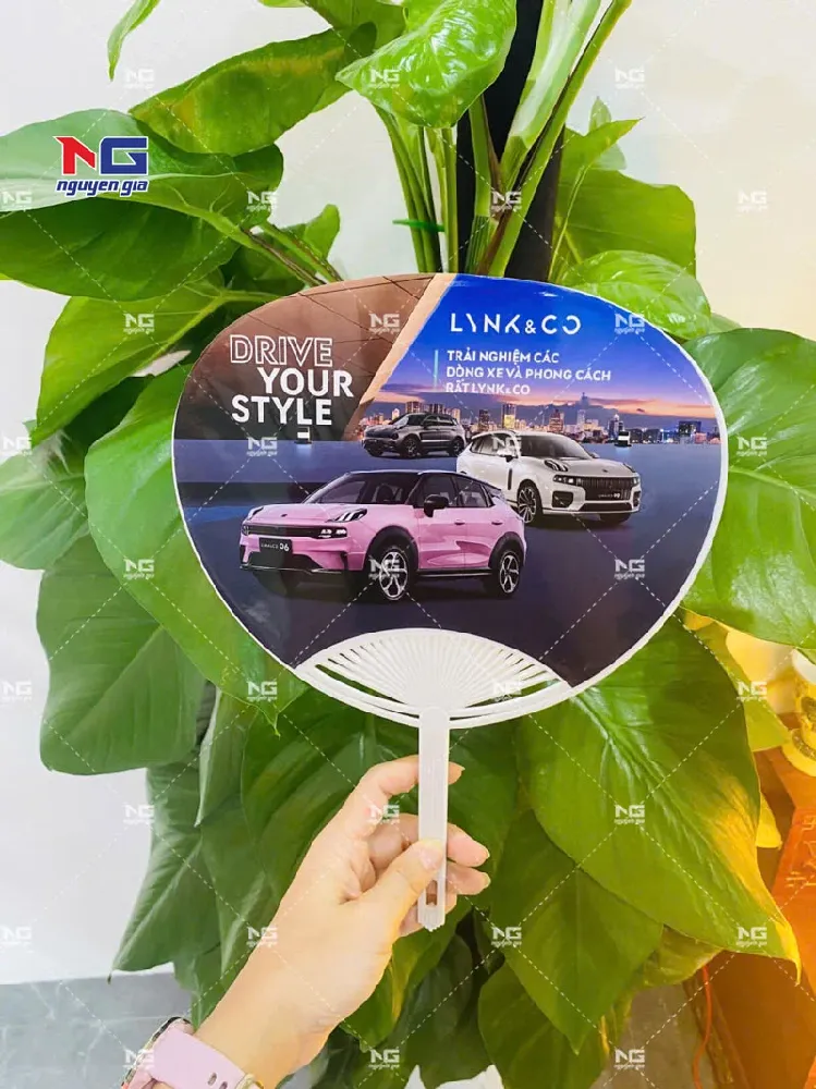 mẫu quạt nhựa quảng cáo ô tô