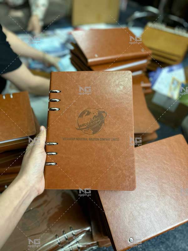 mẫu sổ bìa da thực tế của khác hàng