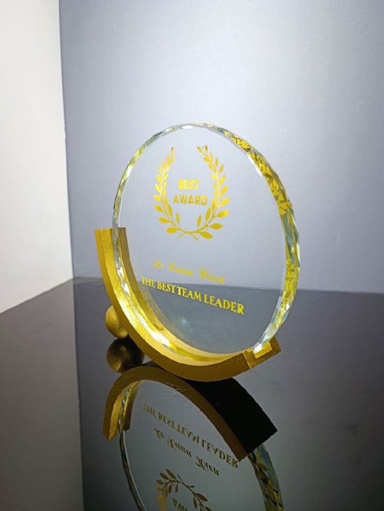 mẫu cúp vinh danh