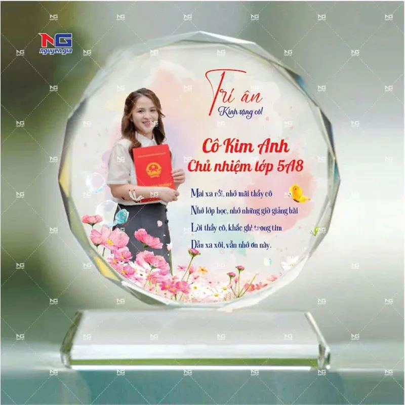Mẫu cúp vinh danh