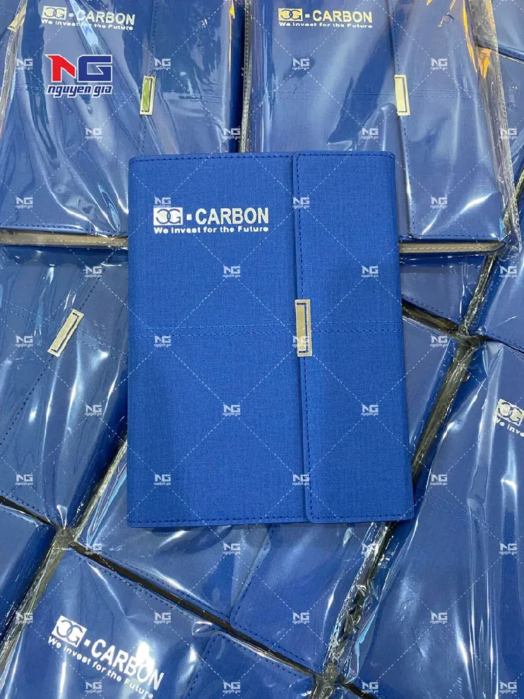mẫu sổ bìa da carbon được khách hàng hài lòng